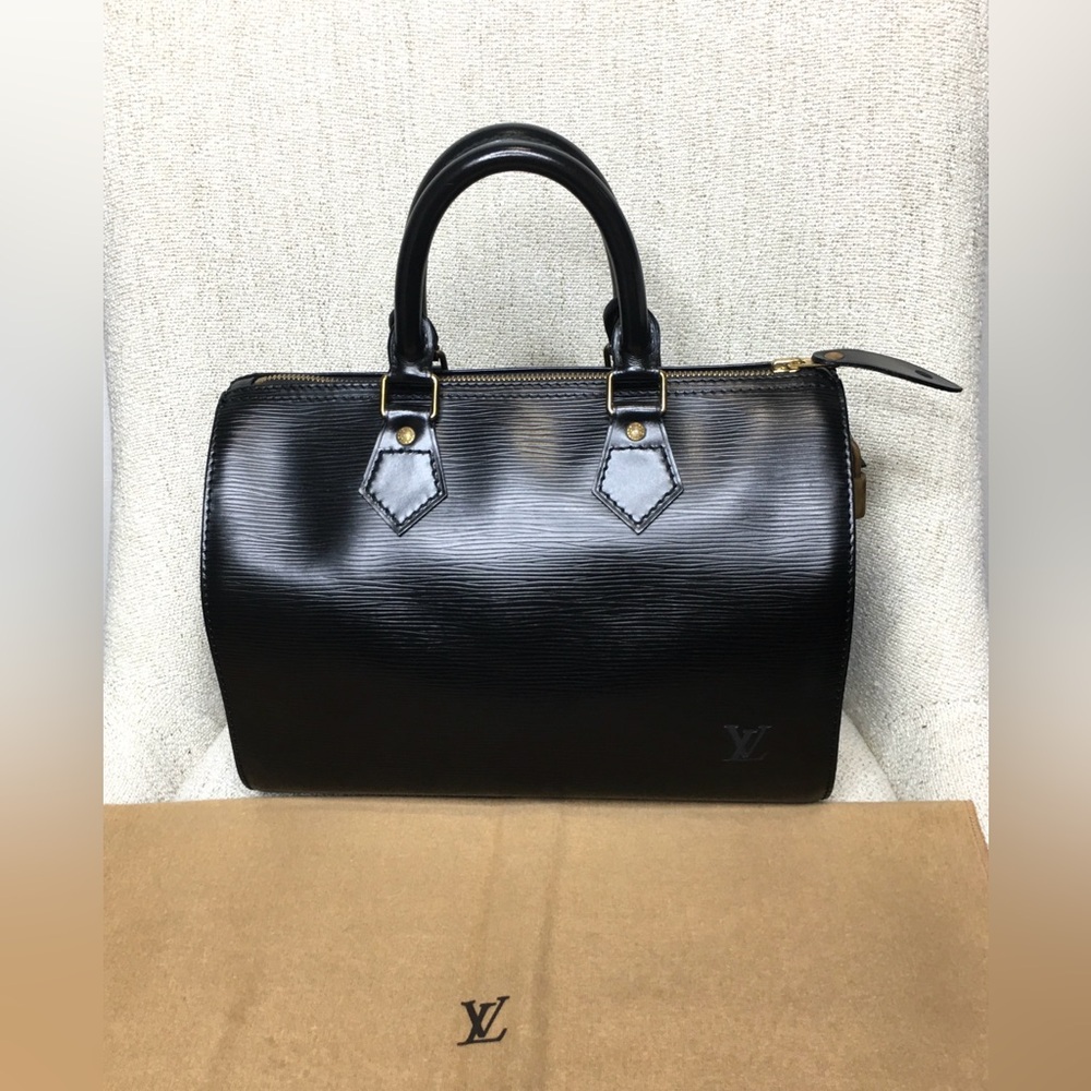 Authentic Louis Vuitton Epi black leather Speedy bag - Picture 12 of 16